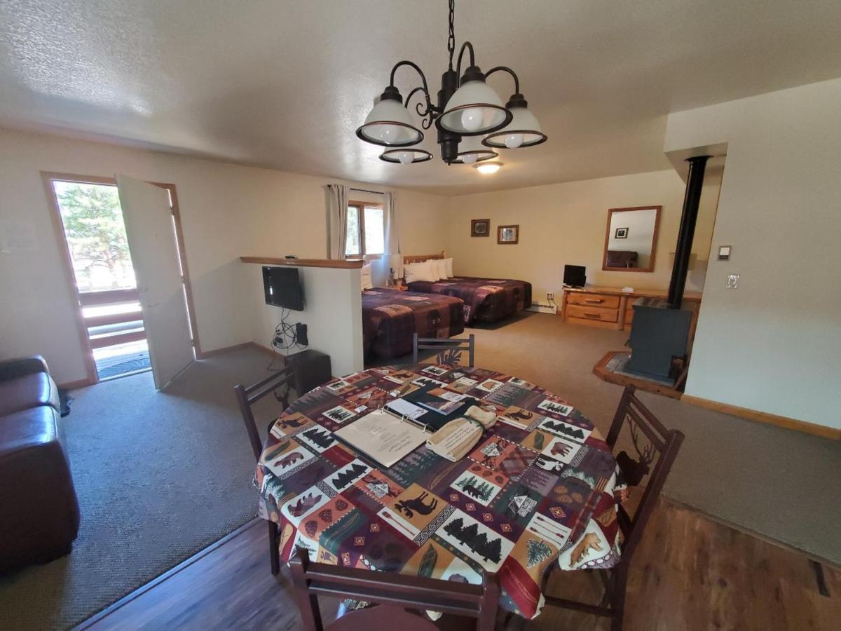  | Swiftcurrent Lodge