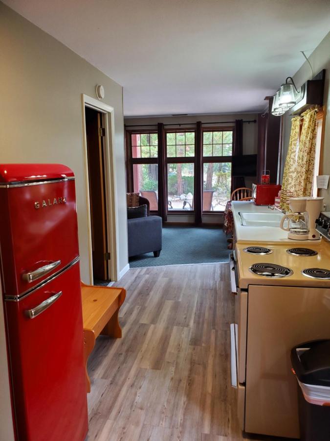  | Swiftcurrent Lodge