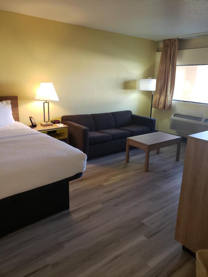 Studio Suite with 3 Queen Beds, Non-Smoking at Days Inn & Suites by Wyndham Clovis