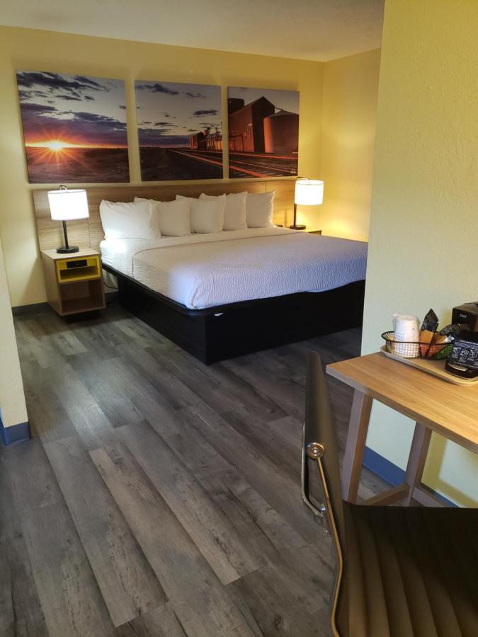 Executive King Studio Suite, Non-Smoking at Days Inn & Suites by Wyndham Clovis