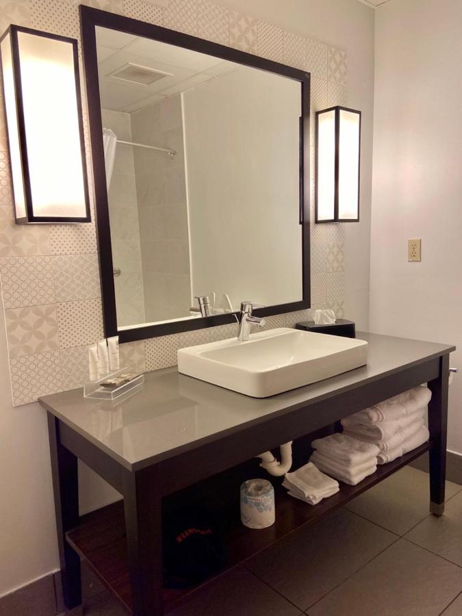 Queen Room with Two Queen Beds at Country Inn & Suites by Radisson, Jackson, TN