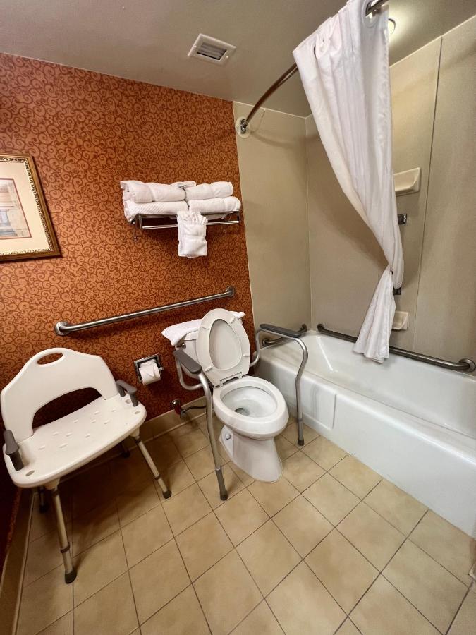 Double Room with Two Double Beds and Tub - Mobility Accessible/Non Smoking at Clarion Hotel & Suites Convention Center Fredericksburg