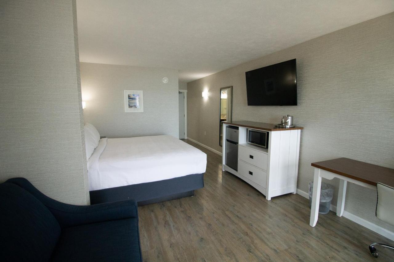 Beach View Walkout King with Sleeper Sofa at The Baywatch Resort