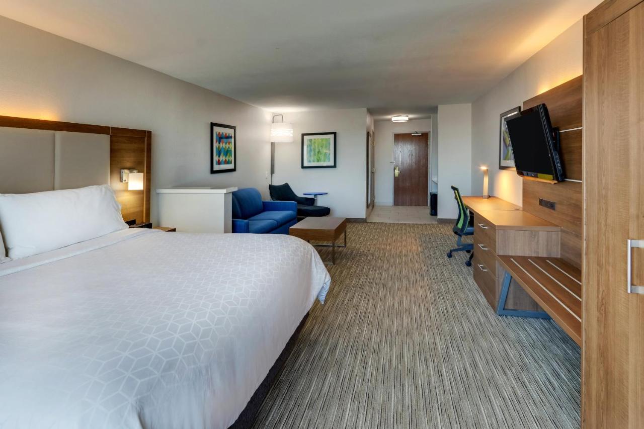 King Room - Disability Access/Non-Smoking at Holiday Inn Express & Suites Lake Worth by IHG