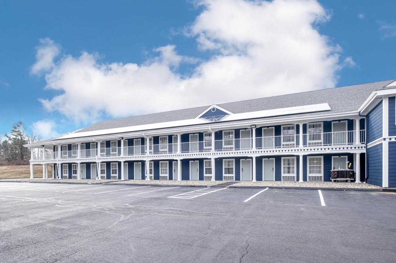 | Hilltop Inn & Suites - North Stonington