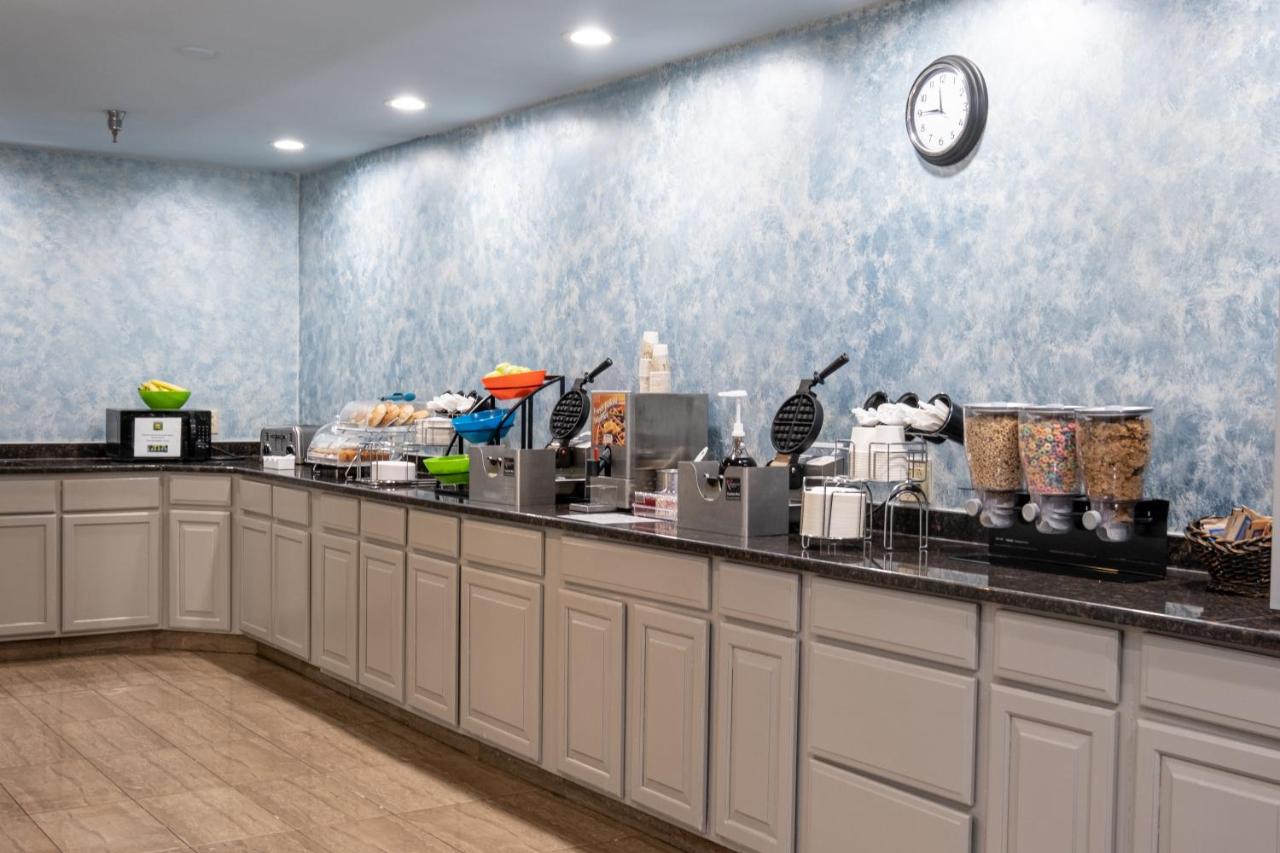 | Hilltop Inn & Suites - North Stonington