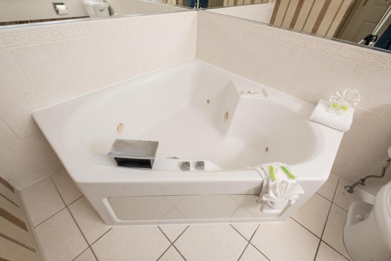 | Hilltop Inn & Suites - North Stonington