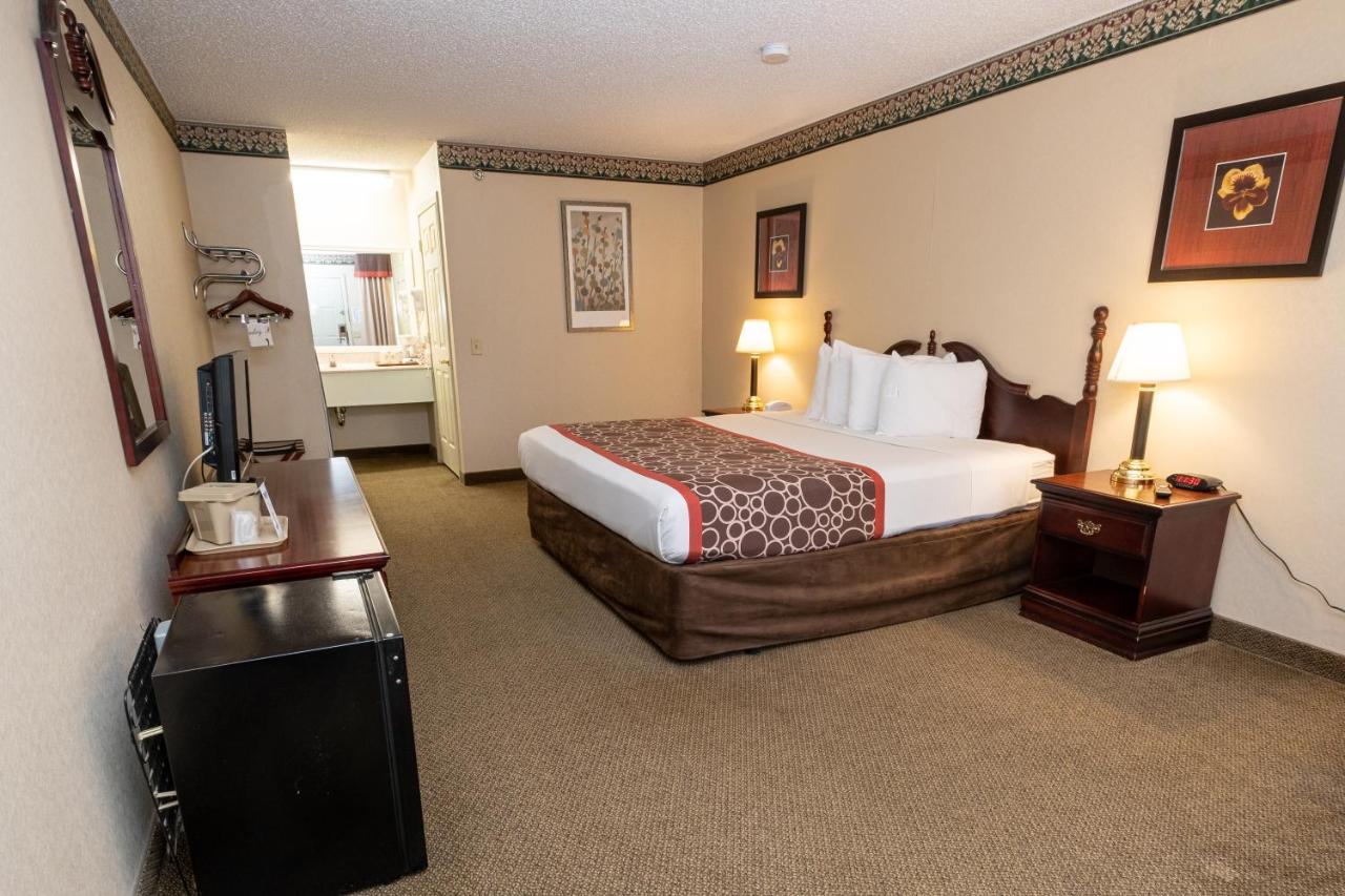 King Room - Non-Smoking at Hilltop Inn and Suites, near Foxwoods Casino
