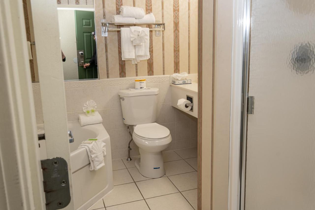 King Room with Hot Tub - Non-Smoking at Hilltop Inn and Suites, near Foxwoods Casino