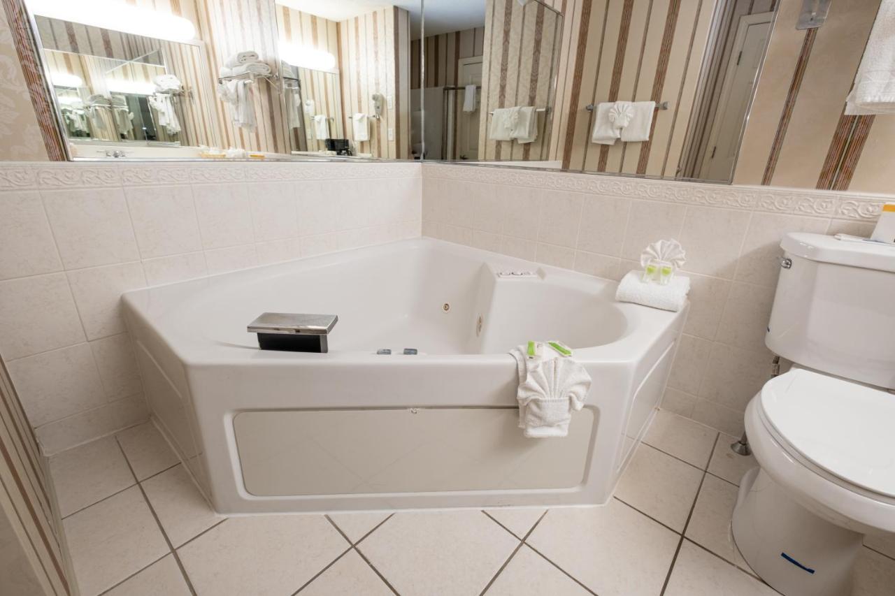 King Room with Hot Tub - Non-Smoking at Hilltop Inn and Suites, near Foxwoods Casino