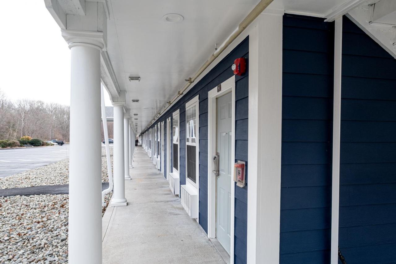 | Hilltop Inn & Suites - North Stonington