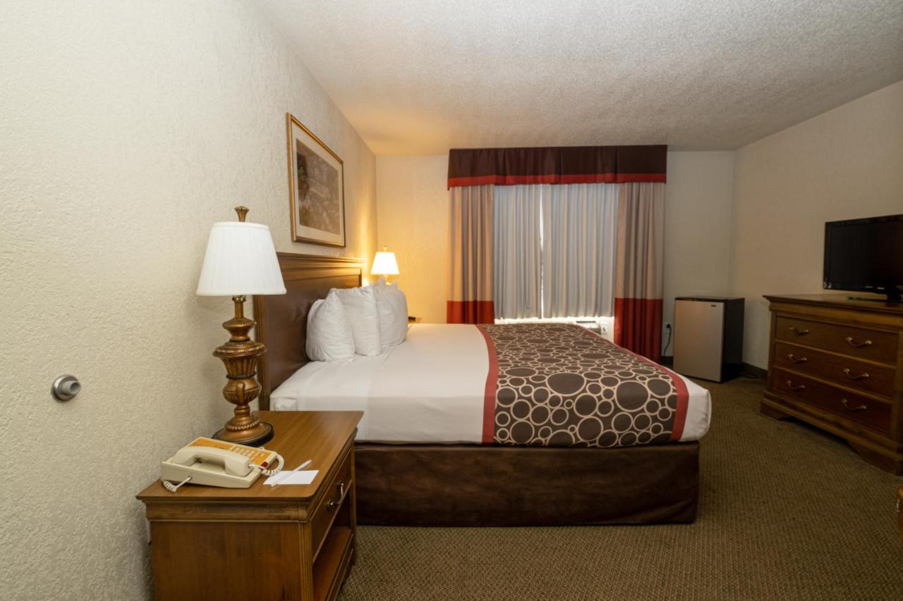 King Room with Hot Tub - Non-Smoking at Hilltop Inn and Suites, near Foxwoods Casino