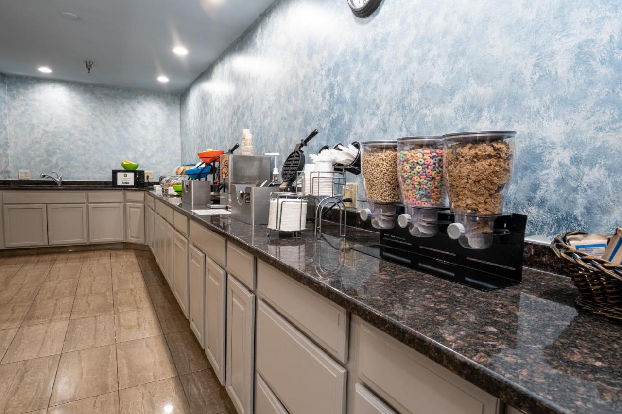 | Hilltop Inn & Suites - North Stonington