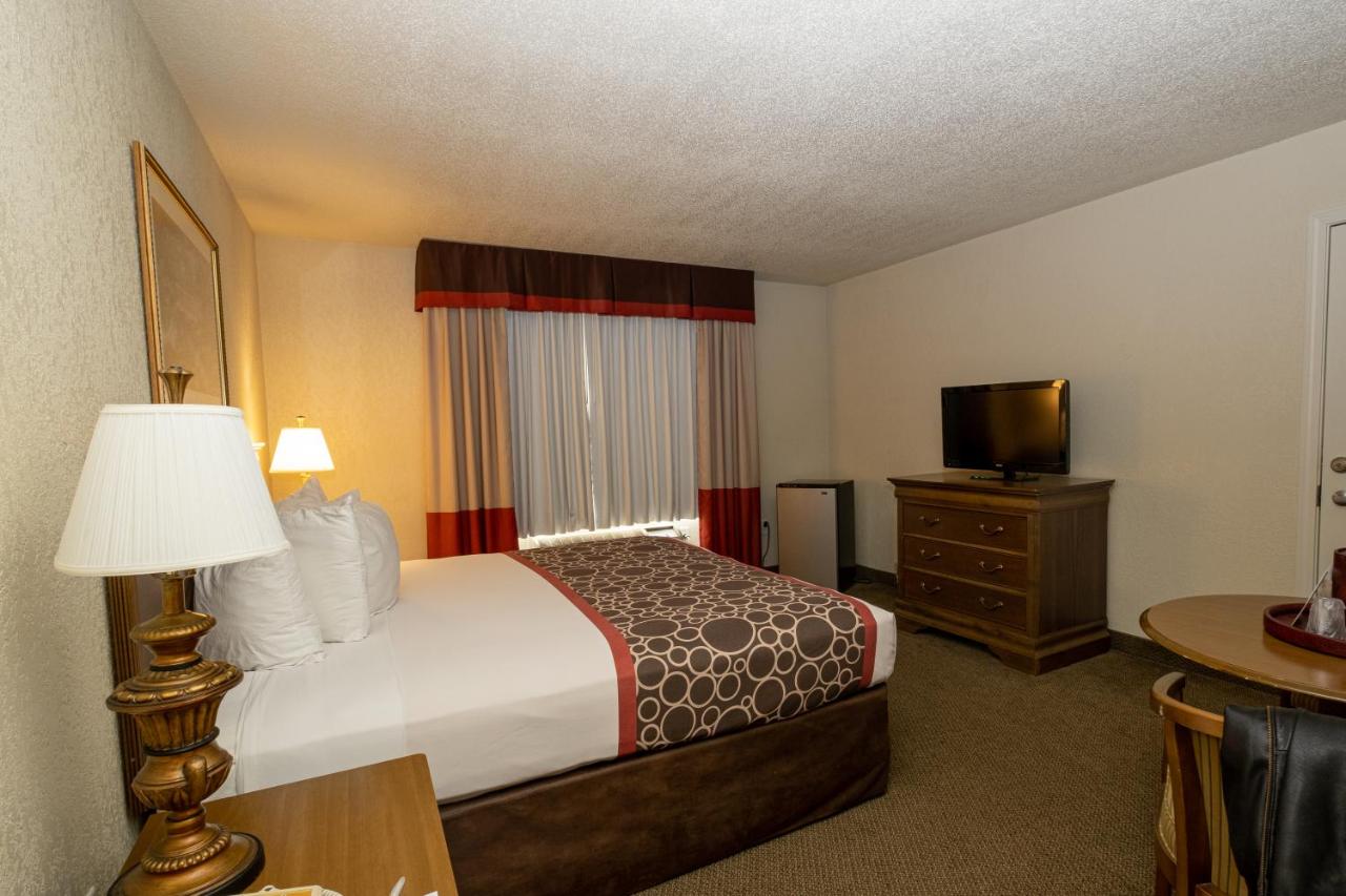 King Room with Hot Tub - Non-Smoking at Hilltop Inn and Suites, near Foxwoods Casino