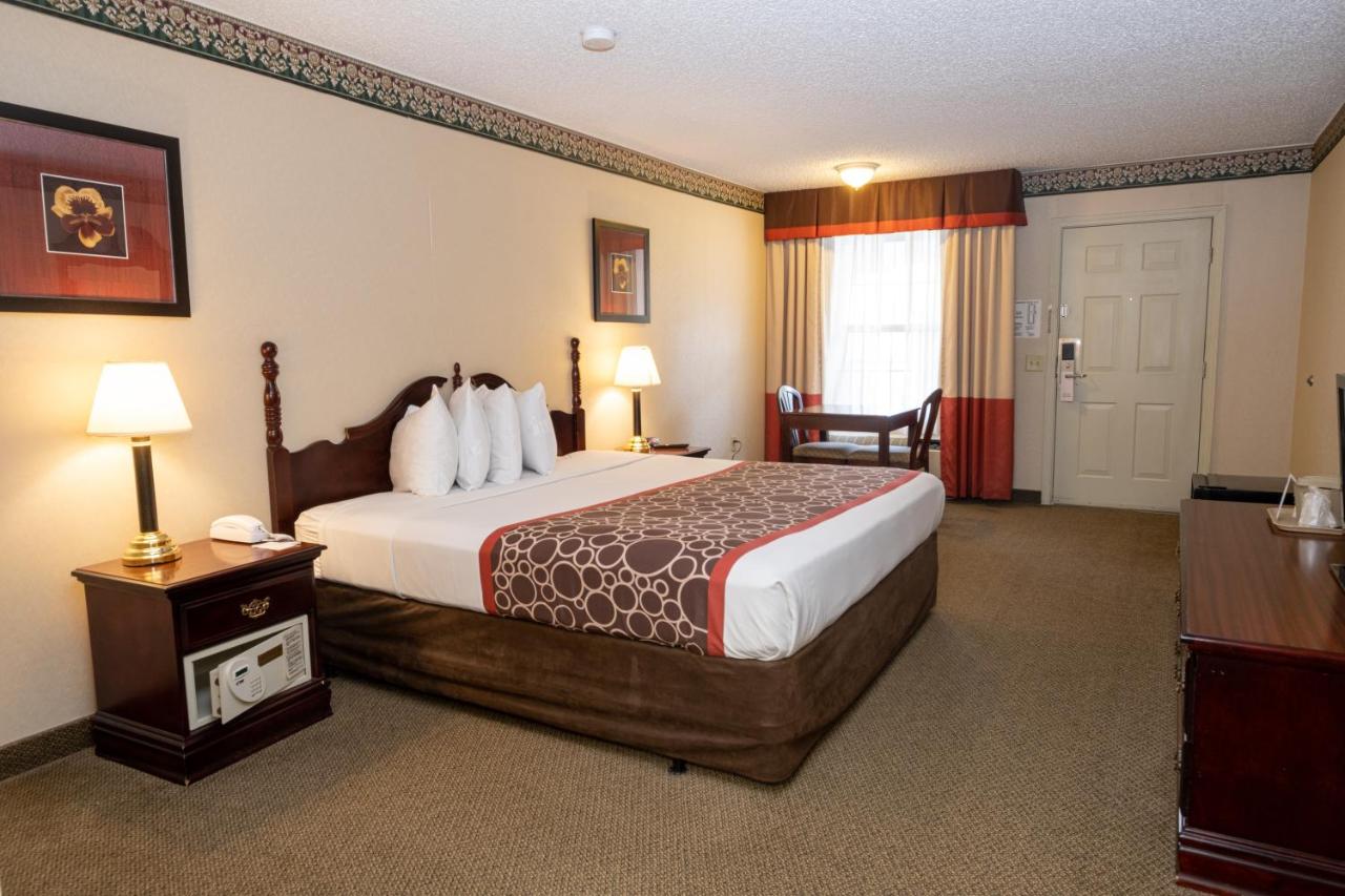 King Room - Non-Smoking at Hilltop Inn and Suites, near Foxwoods Casino
