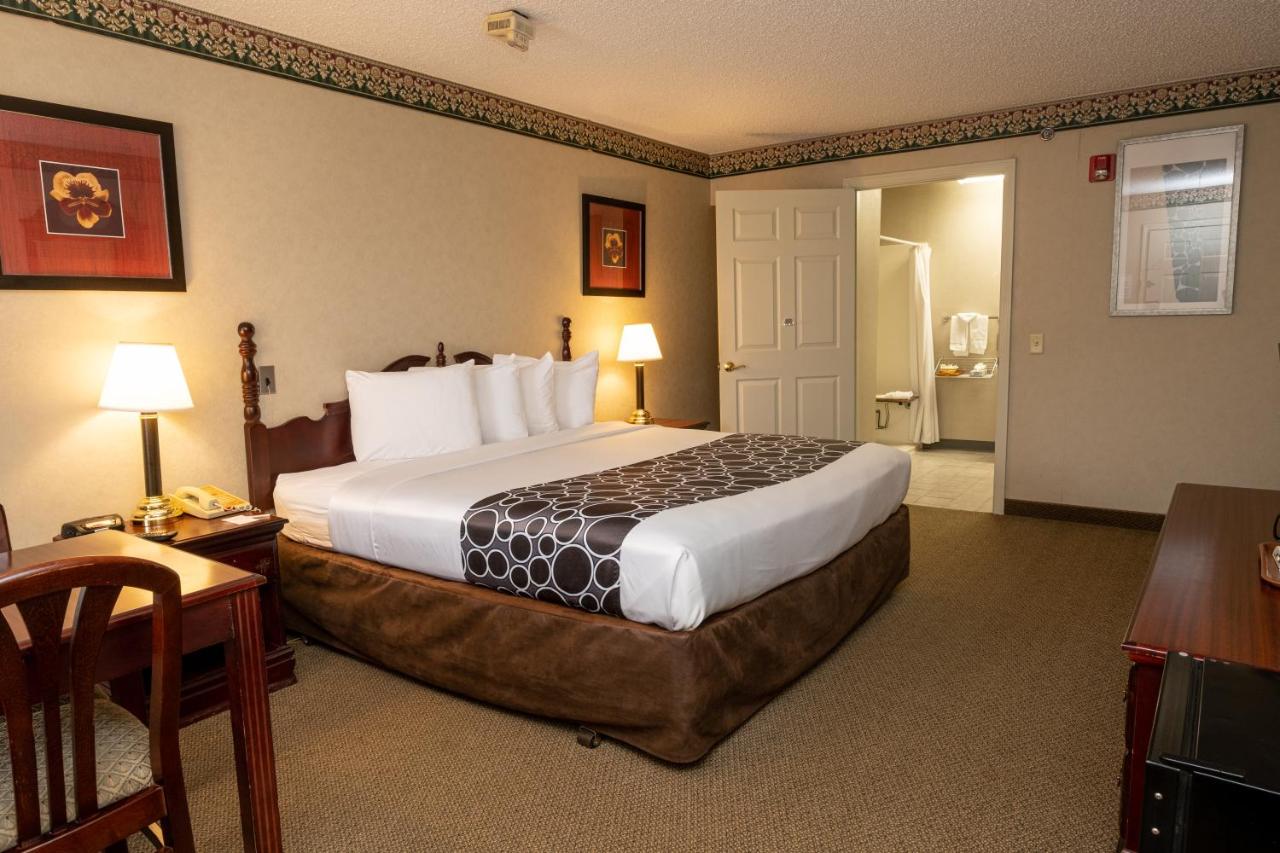 King Room - Non-Smoking at Hilltop Inn and Suites, near Foxwoods Casino