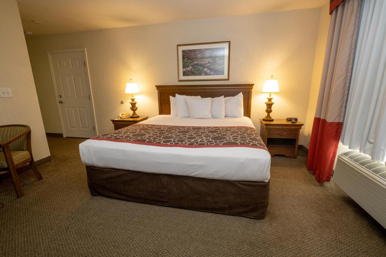 King Room with Hot Tub - Non-Smoking at Hilltop Inn and Suites, near Foxwoods Casino