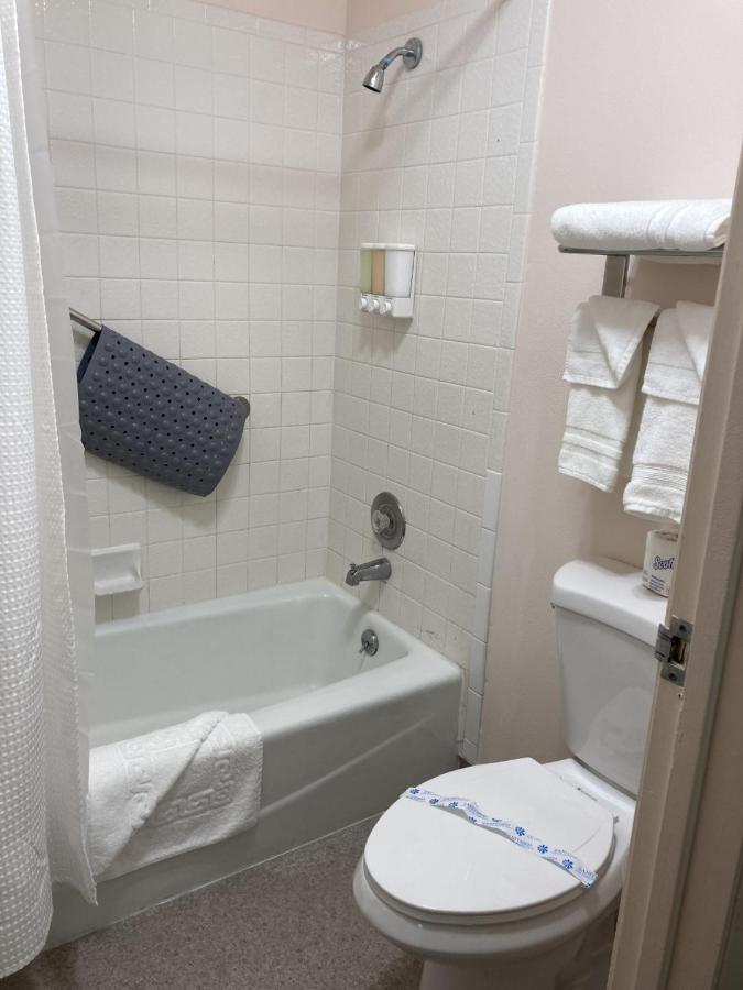 | Coast Riders Inn