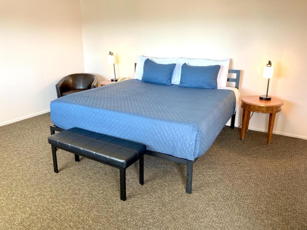 | Coast Riders Inn