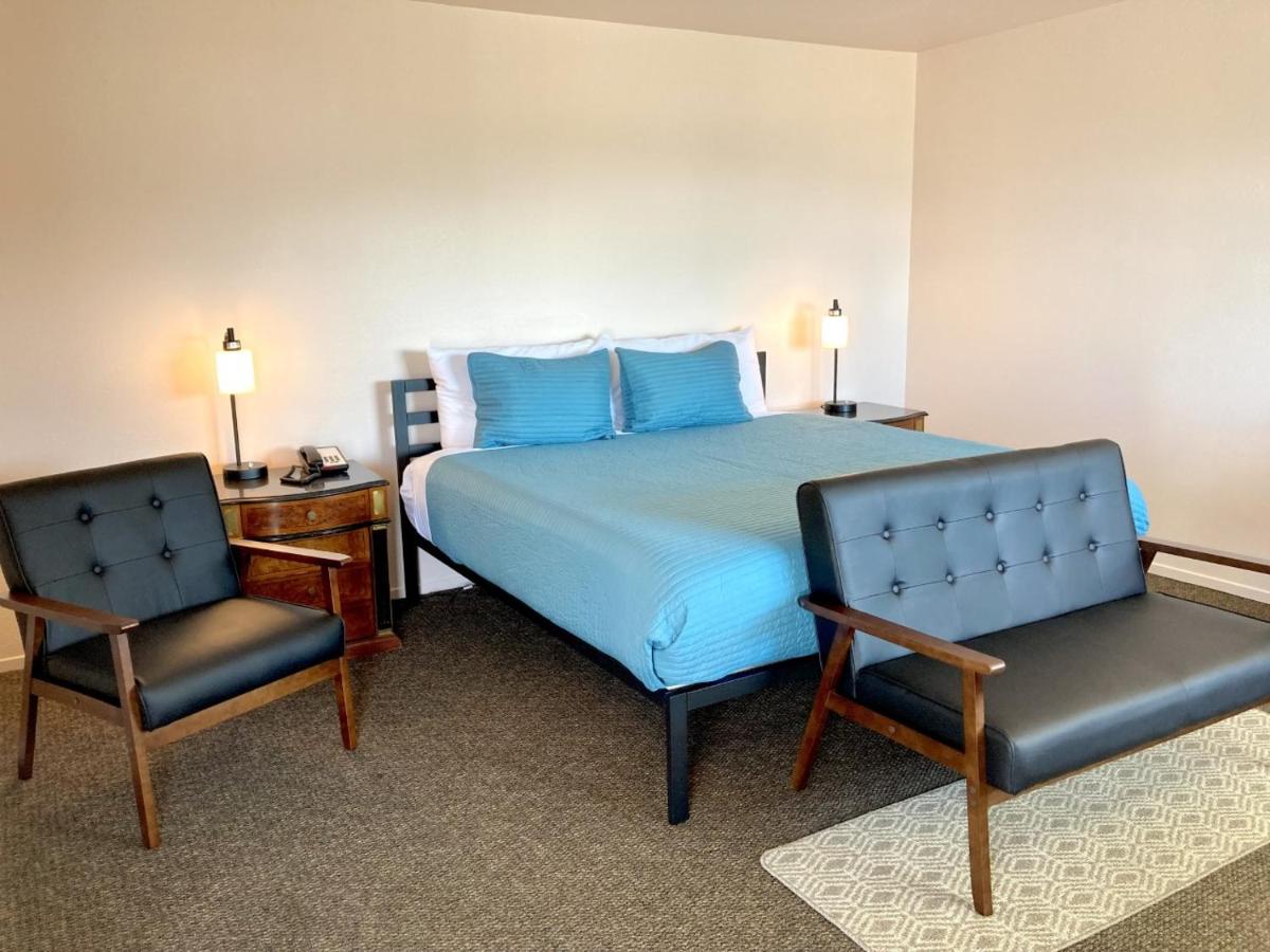 | Coast Riders Inn