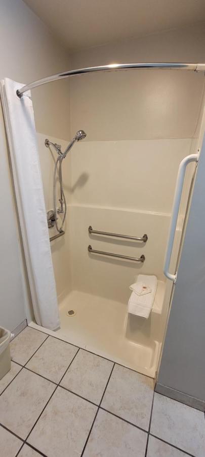 King Room - Accessible/Non-Smoking at Comfort Inn Yreka I-5