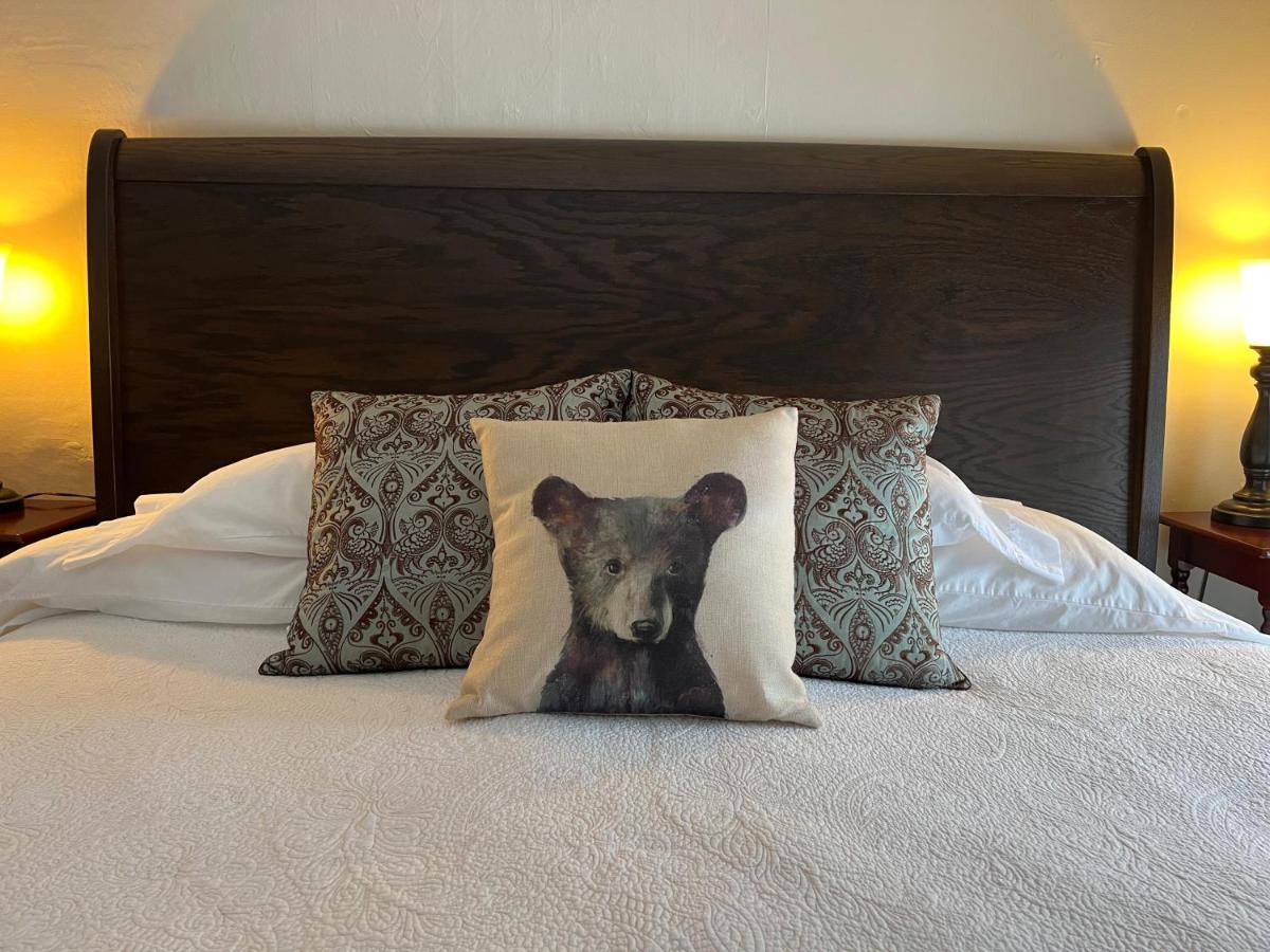 | Shoreham Inn Bed & Breakfast