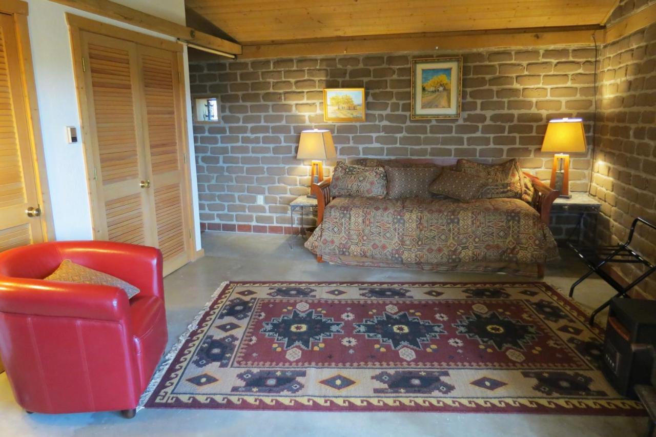 | Silver River Adobe Inn Bed and Breakfast