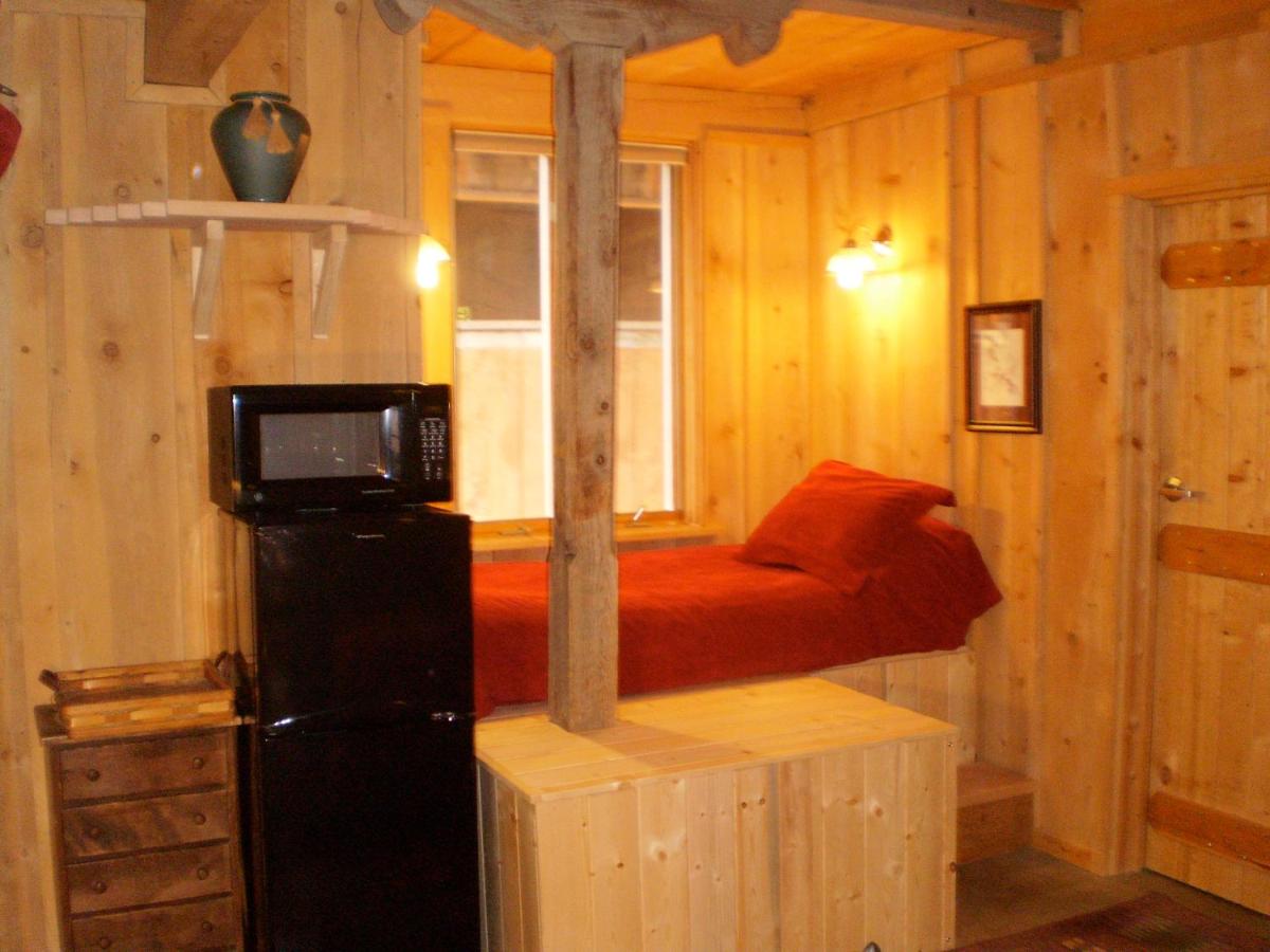 | Silver River Adobe Inn Bed and Breakfast