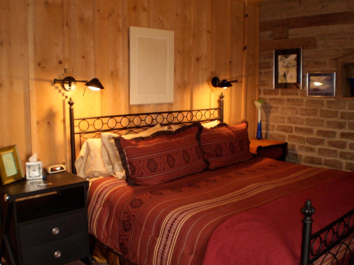 | Silver River Adobe Inn Bed and Breakfast