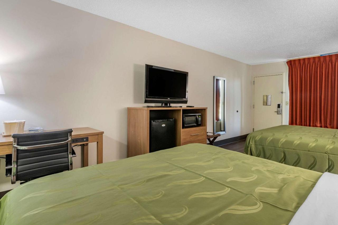 Queen Room with Two Queen Beds - Non Smoking at Quality Inn Brunswick