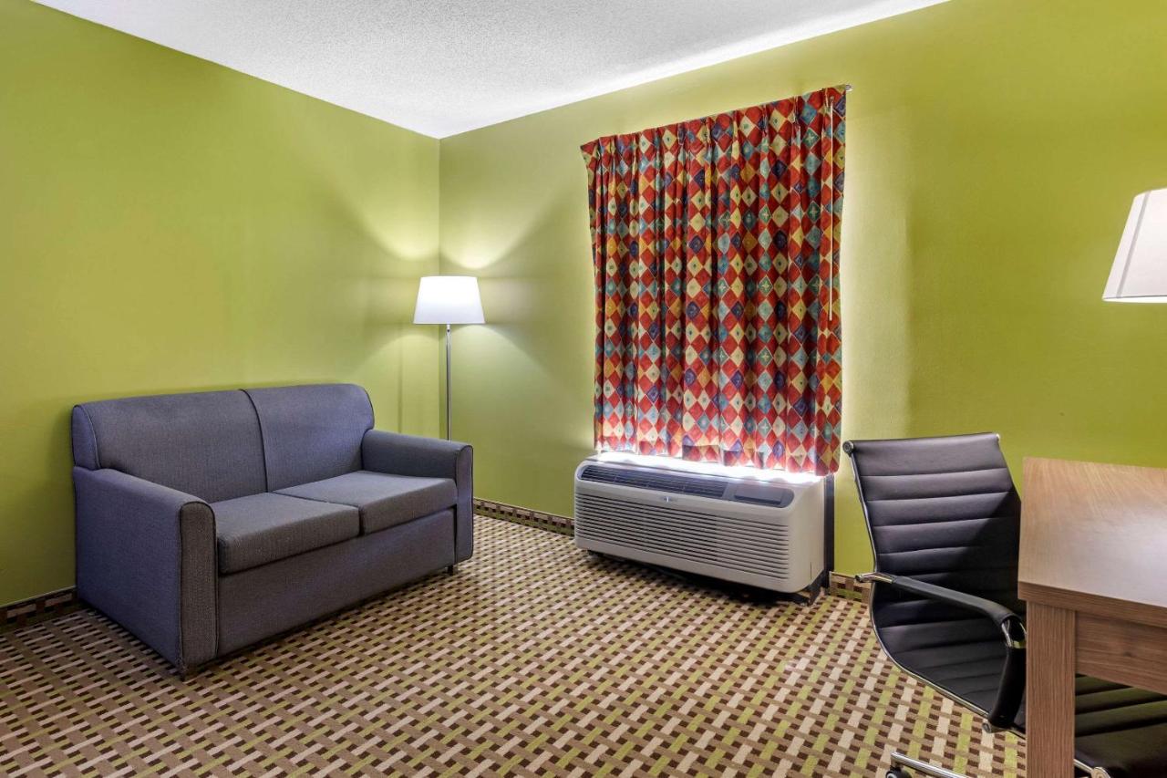 King Room with Sofa Bed - Non-Smoking at Quality Inn Brunswick