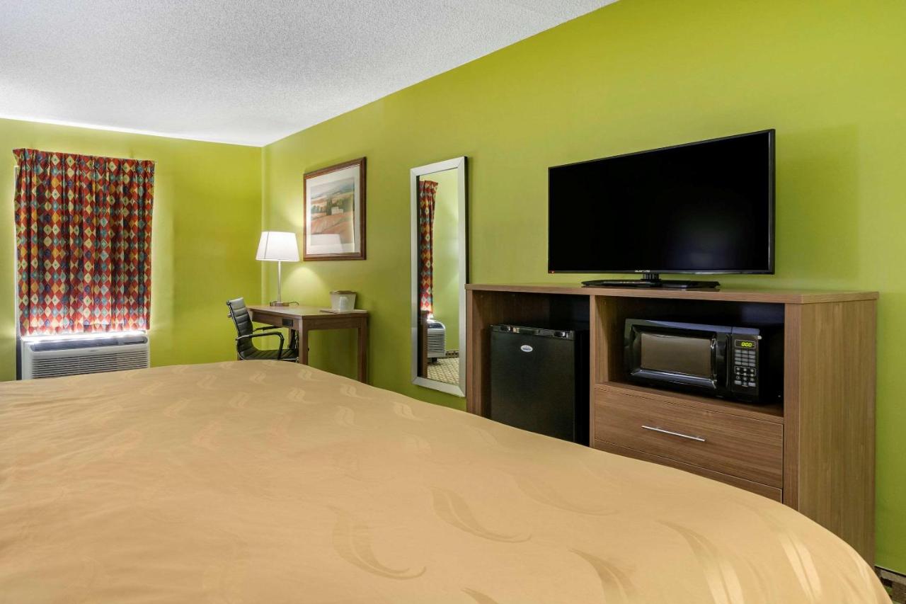 King Room with Sofa Bed - Non-Smoking at Quality Inn Brunswick
