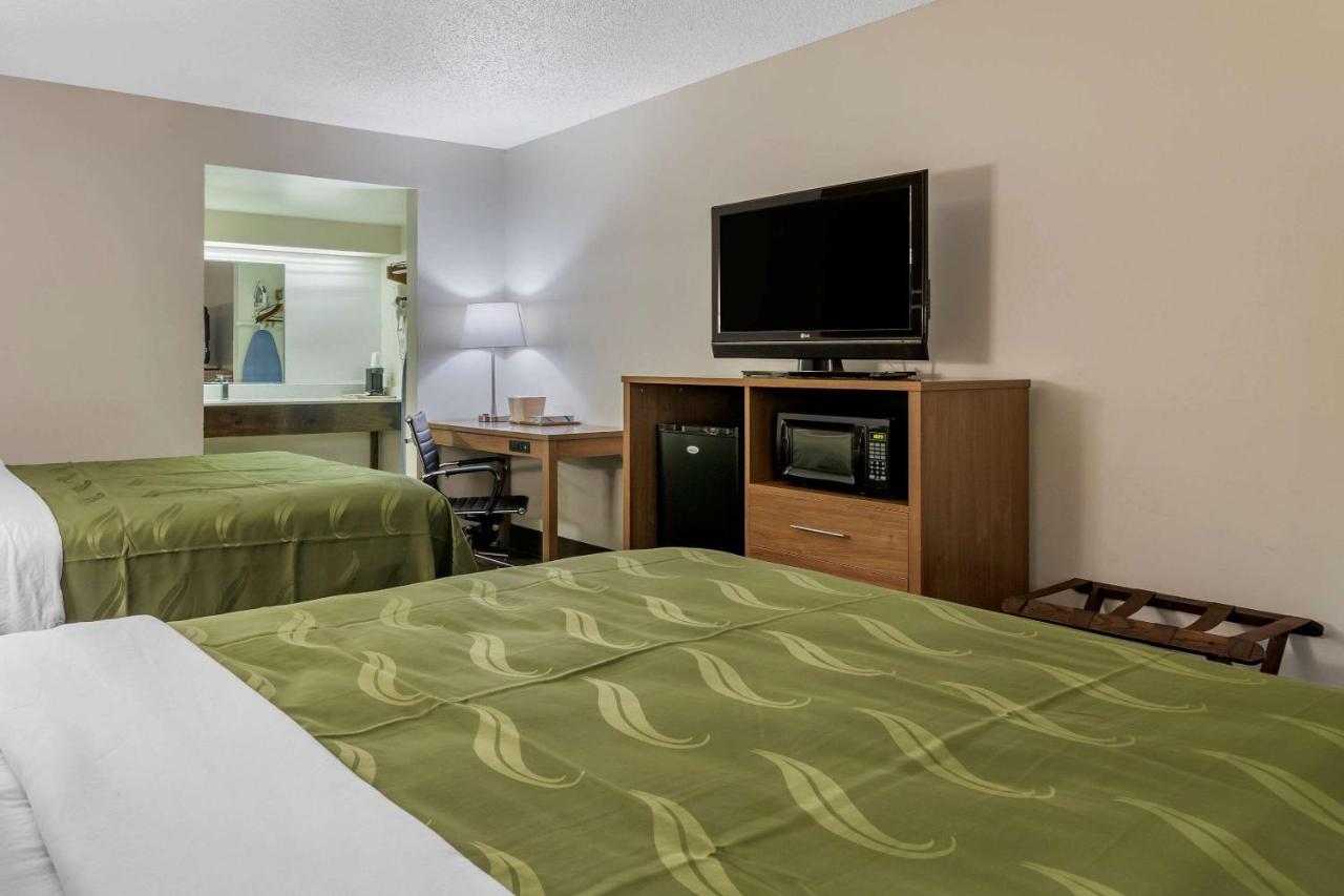 Queen Room with Two Queen Beds - Non Smoking at Quality Inn Brunswick