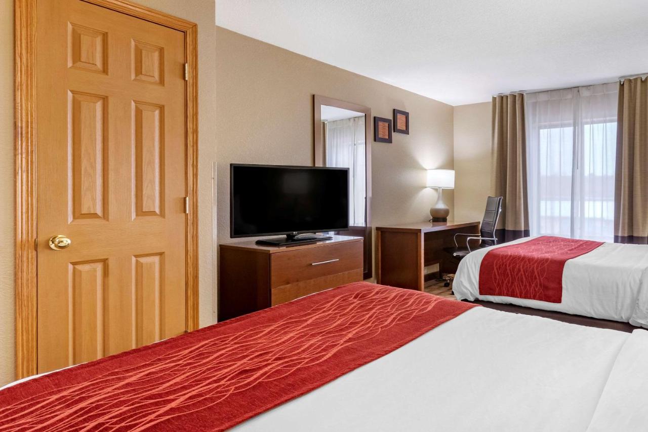 Queen Room with Two Queen Beds - Non-Smoking at Comfort Inn & Suites Cedar Rapids North - Collins Road