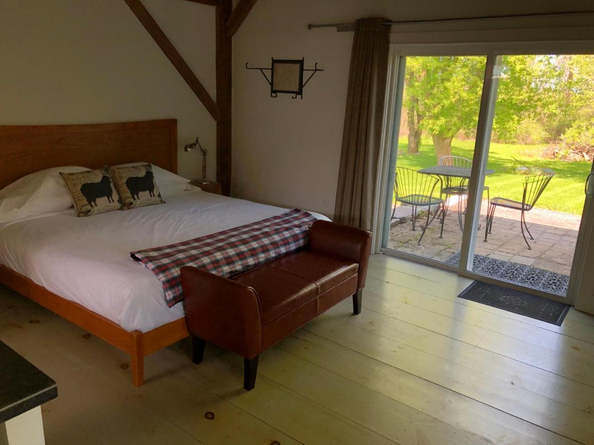 | Shoreham Inn Bed & Breakfast