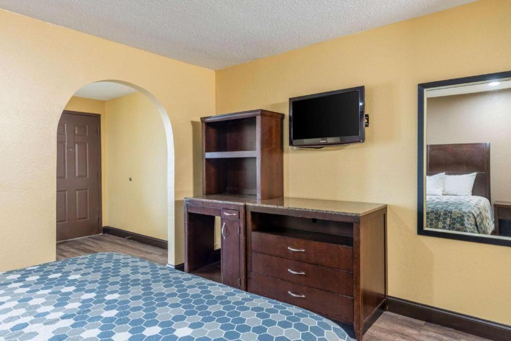 | Southern Inn and Suites