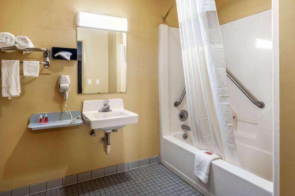 | Southern Inn and Suites