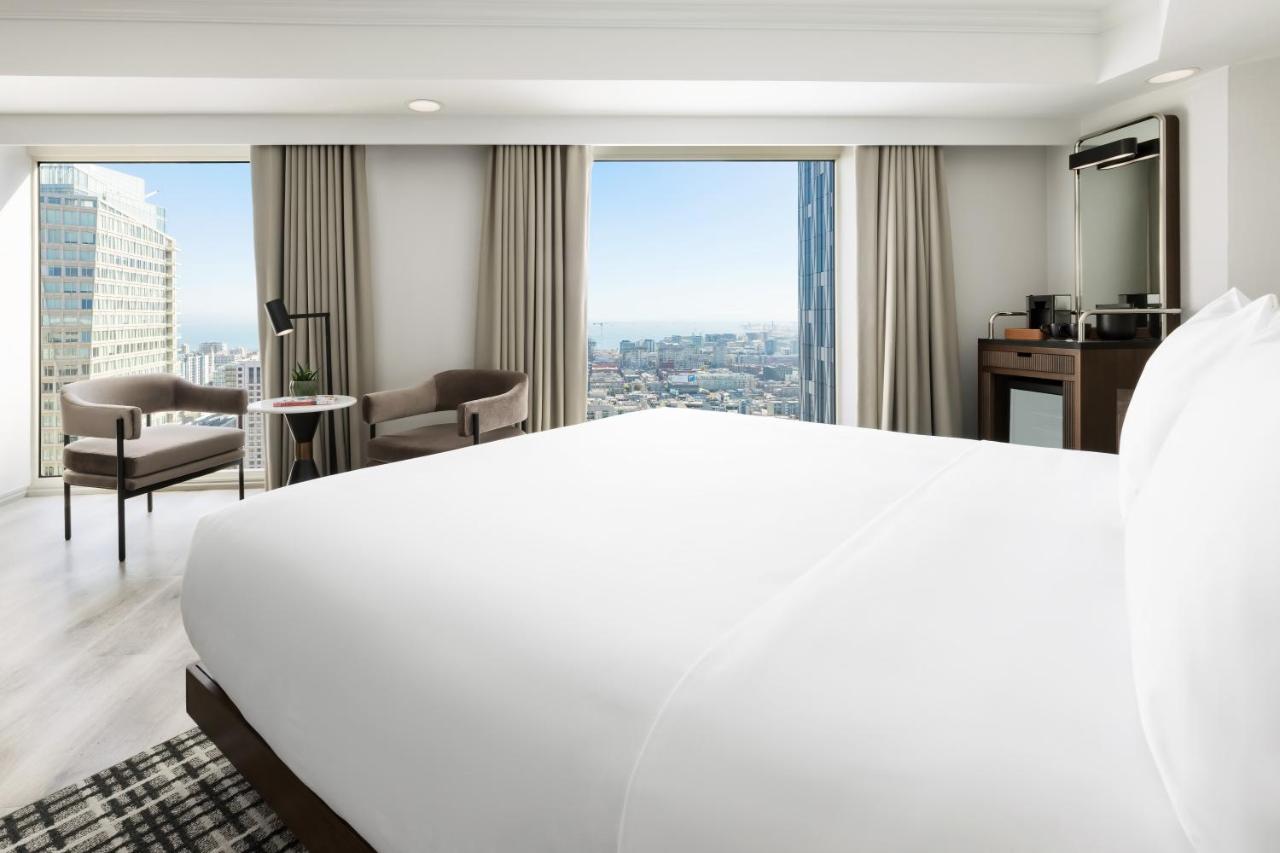 1 KING BED CORNER at Hyatt Regency San Francisco Downtown SOMA