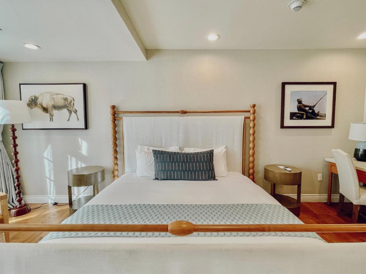 King Room with Mountain View at Zane Grey Pueblo Hotel