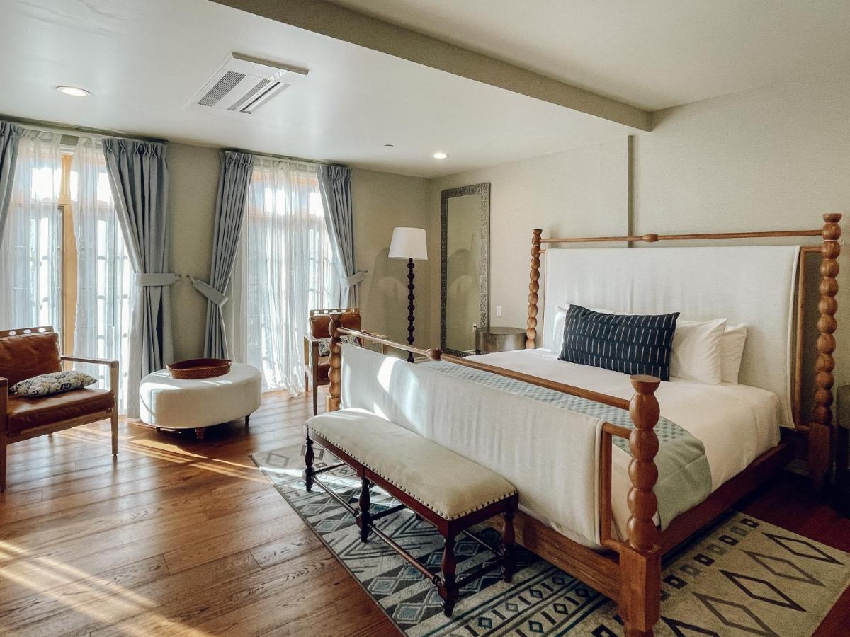 King Room with Mountain View at Zane Grey Pueblo Hotel