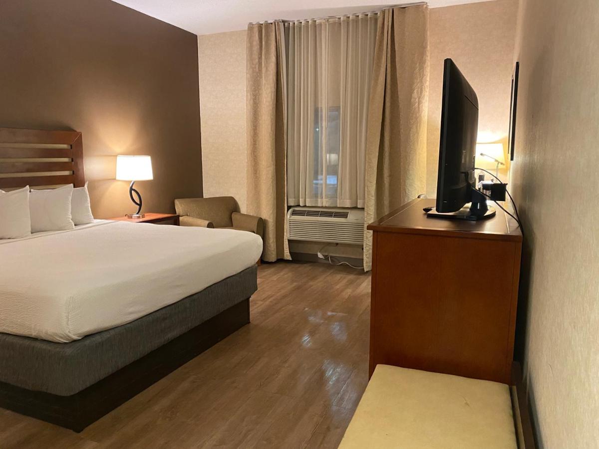 King Room - Disability Access at Wyndham Garden Grand Rapids Airport
