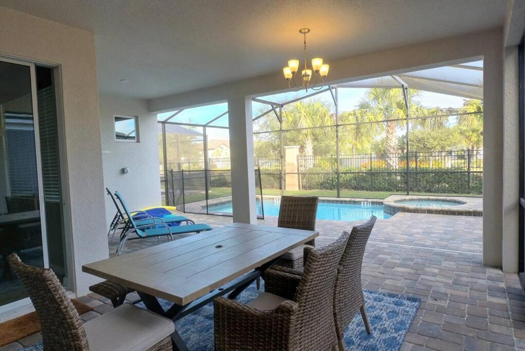  | Cheerful 6 Bedroom Private Pool, Patio and Hot Tub