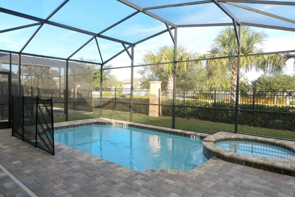  | Cheerful 6 Bedroom Private Pool, Patio and Hot Tub
