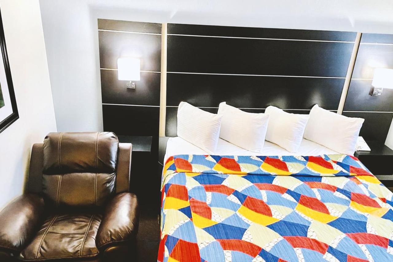 Deluxe King Room at Coratel Inn & Suites By Jasper Northfield