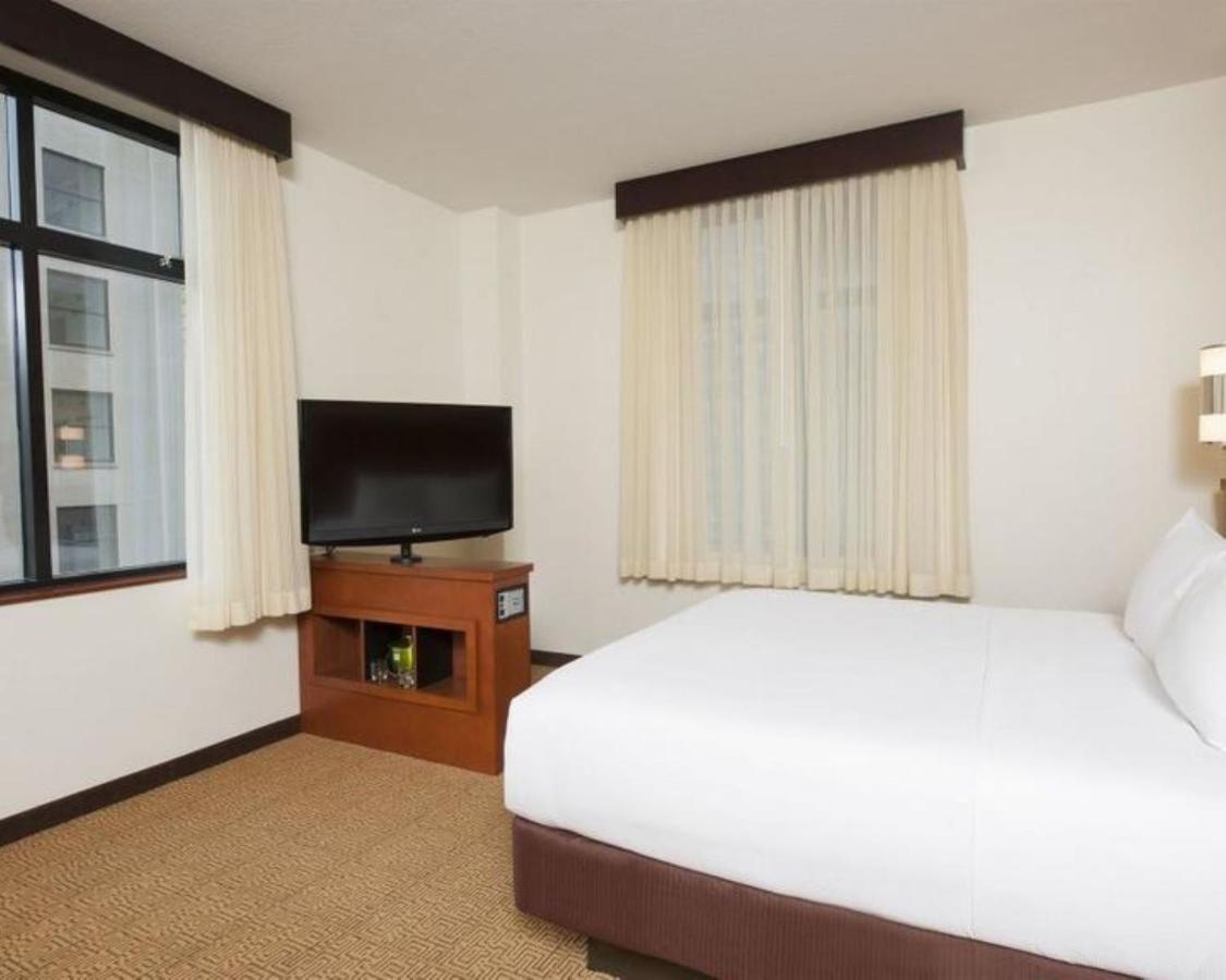 Accessible King Room with Sofa bed and ADA shower/tub at Hyatt Place Des Moines/Downtown