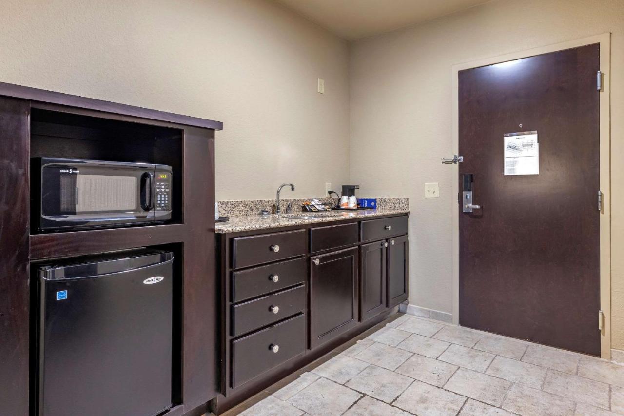 King Room with Kitchenette - Non-Smoking at Comfort Inn Bentonville - Crystal Bridges