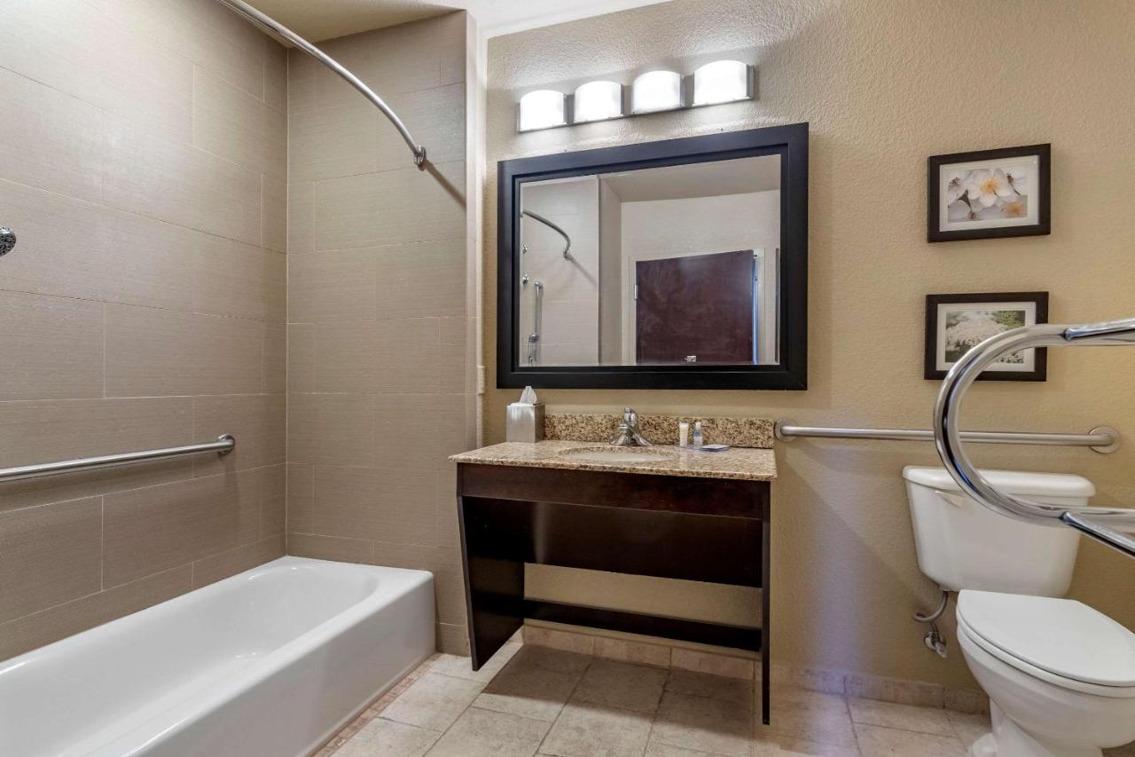 King Room - Accessible/Non-Smoking at Comfort Inn Bentonville - Crystal Bridges