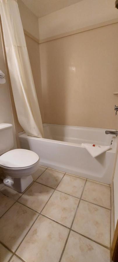 Queen Room - Non-Smoking at Days Inn by Wyndham Willmar