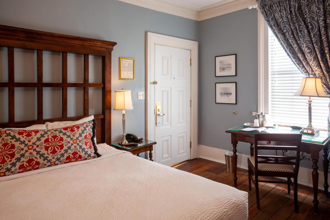 Classic Queen Room at The Marshall House, Historic Inns of Savannah