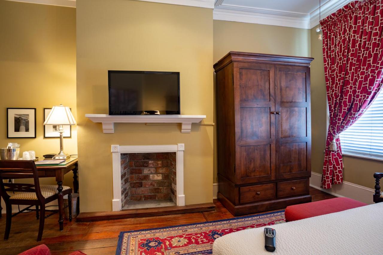Deluxe King Room at The Marshall House, Historic Inns of Savannah